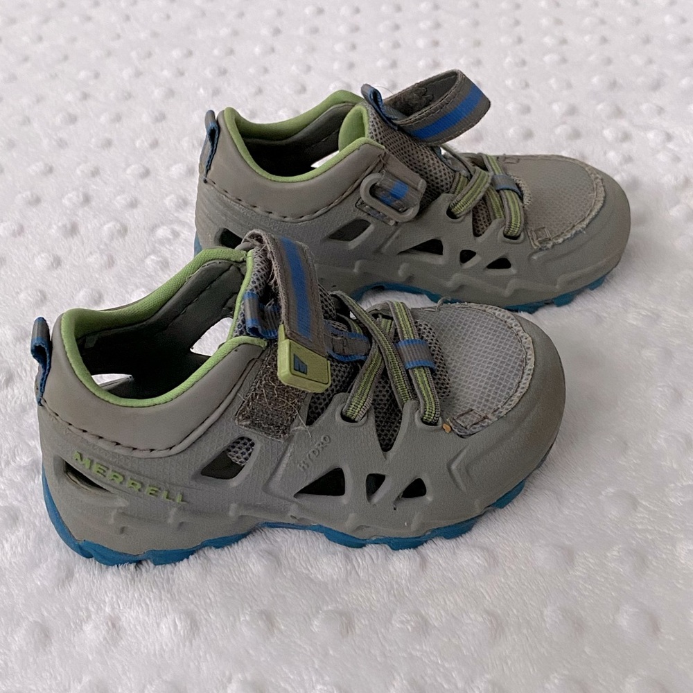Merrell Toddler Shoes (size 6)